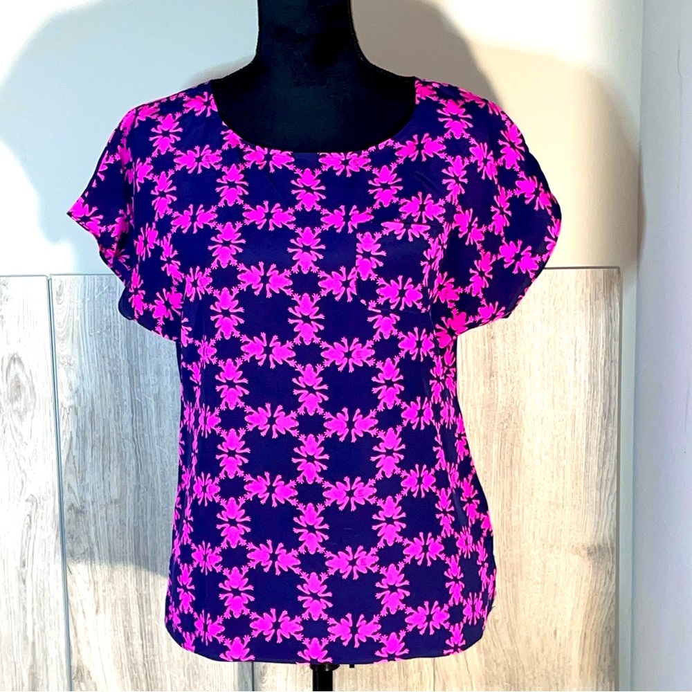 Lilly Pulitzer Get Hoppy Pink Frog Print on Navy 100% Guava Silk Blouse Size XS